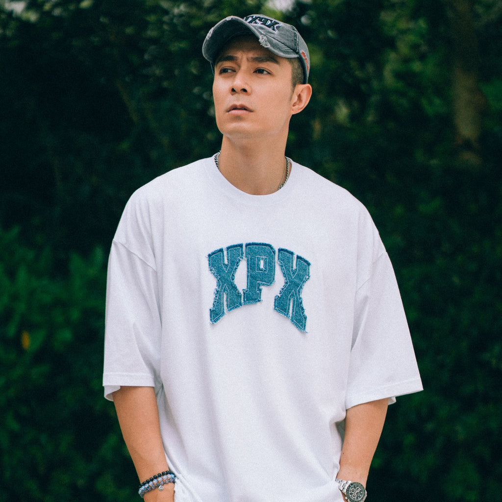 XPX DENIM EMBROIDERY PRINT WHITE CREW NECK TEE