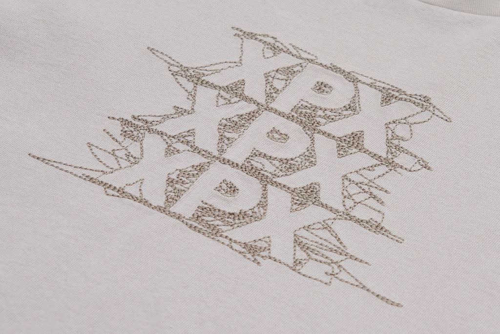 XPX TRIPLE XPX. STITCHING LOGOS CREW NECK TEE IN LIGHT GREY