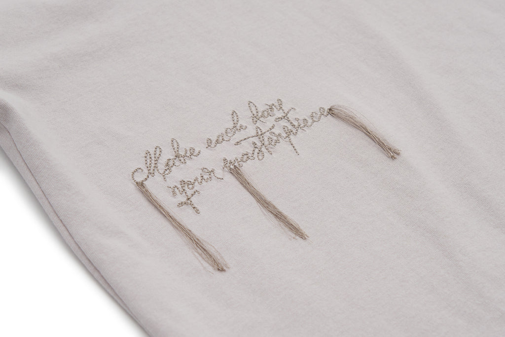 XPX TRIPLE XPX. STITCHING LOGOS CREW NECK TEE IN LIGHT GREY