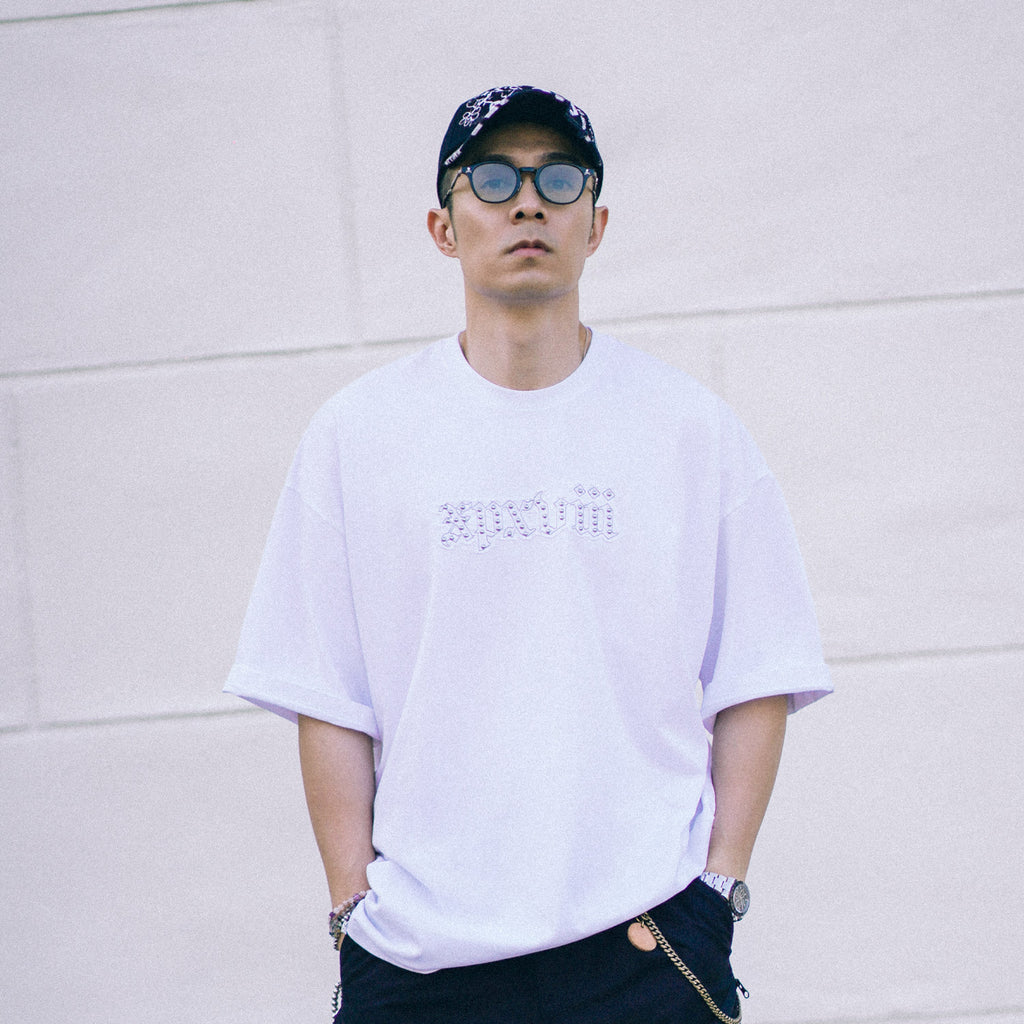 XPX XPXVIII PATCHES WITH STUDS WHITE CREW NECK TEE