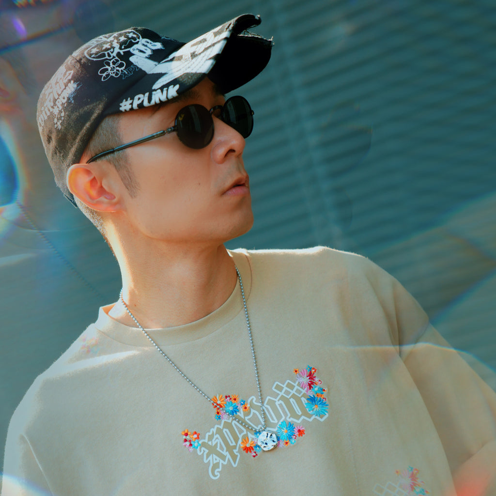 XPX EMBROIDREY WILD FLOWER CAMEL CREW NECK TEE